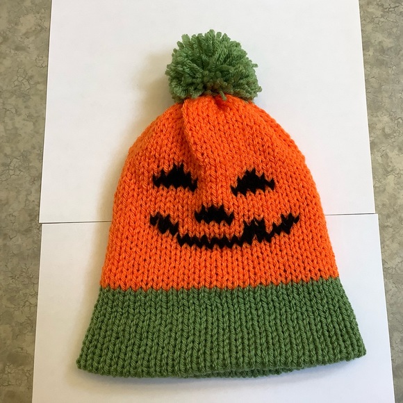 New Handmade Infant/Toddler Knitted Pumpkin Beanie with a Pom-Pom - Picture 7 of 9